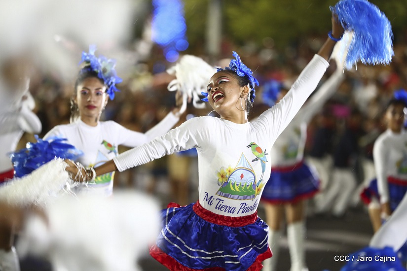 DESFILE